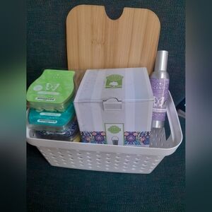 Scentsy bundle. Wax warmer, Wax melts, and room spray